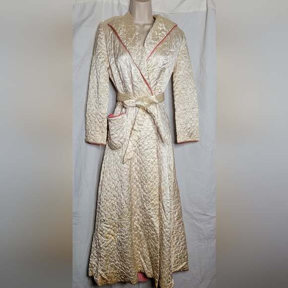 Vintage Quilted Robe - Picture 1 of 7